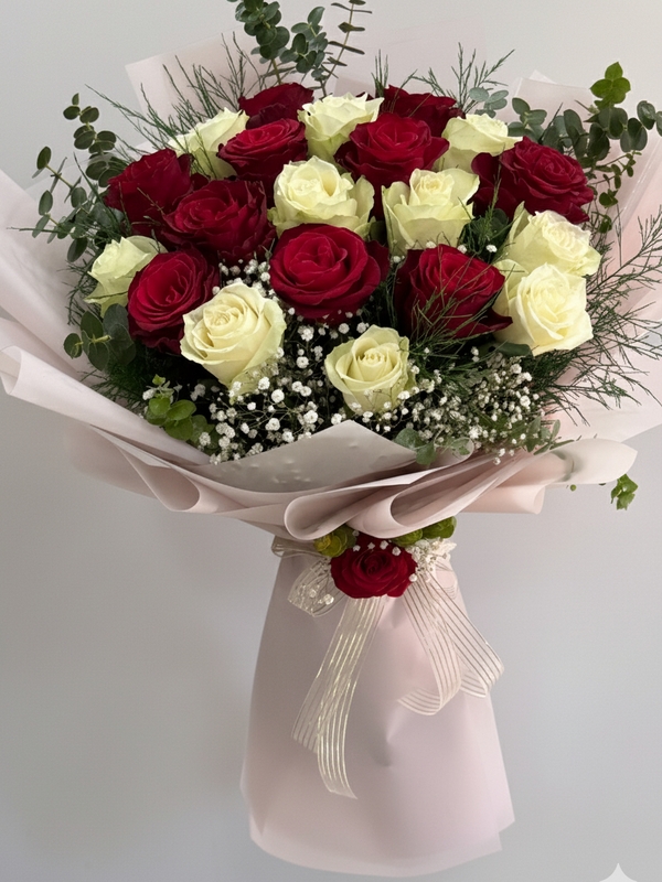 20 İthal Kırmızı & Beyaz Gül Buketi
