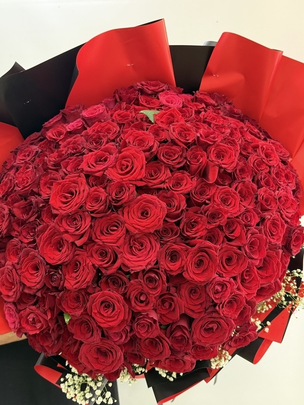 200 Kırmızı Gül Buketi