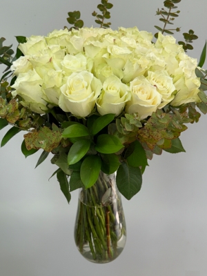 Vazoda 41 Beyaz Gül Aranjmanı